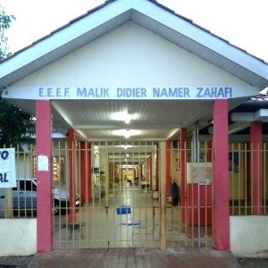 Entrada da Escola Estadual Malik Didier, em Cuiabá (MT)