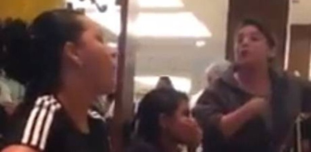 Reprodução "Abaixa a bola, pobre", afirmava a mulher (dir.) durante discussão em shopping center no Rio